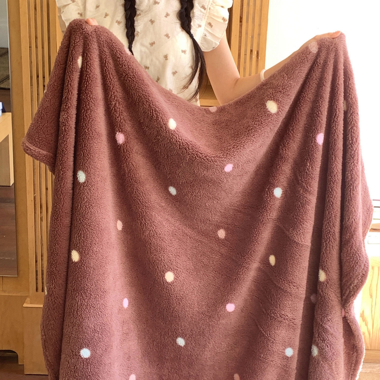 91家纺网 家纺一手货源 找家纺 桃喜 2025新款亲肤舒适摇粒绒毛毯 香草波点