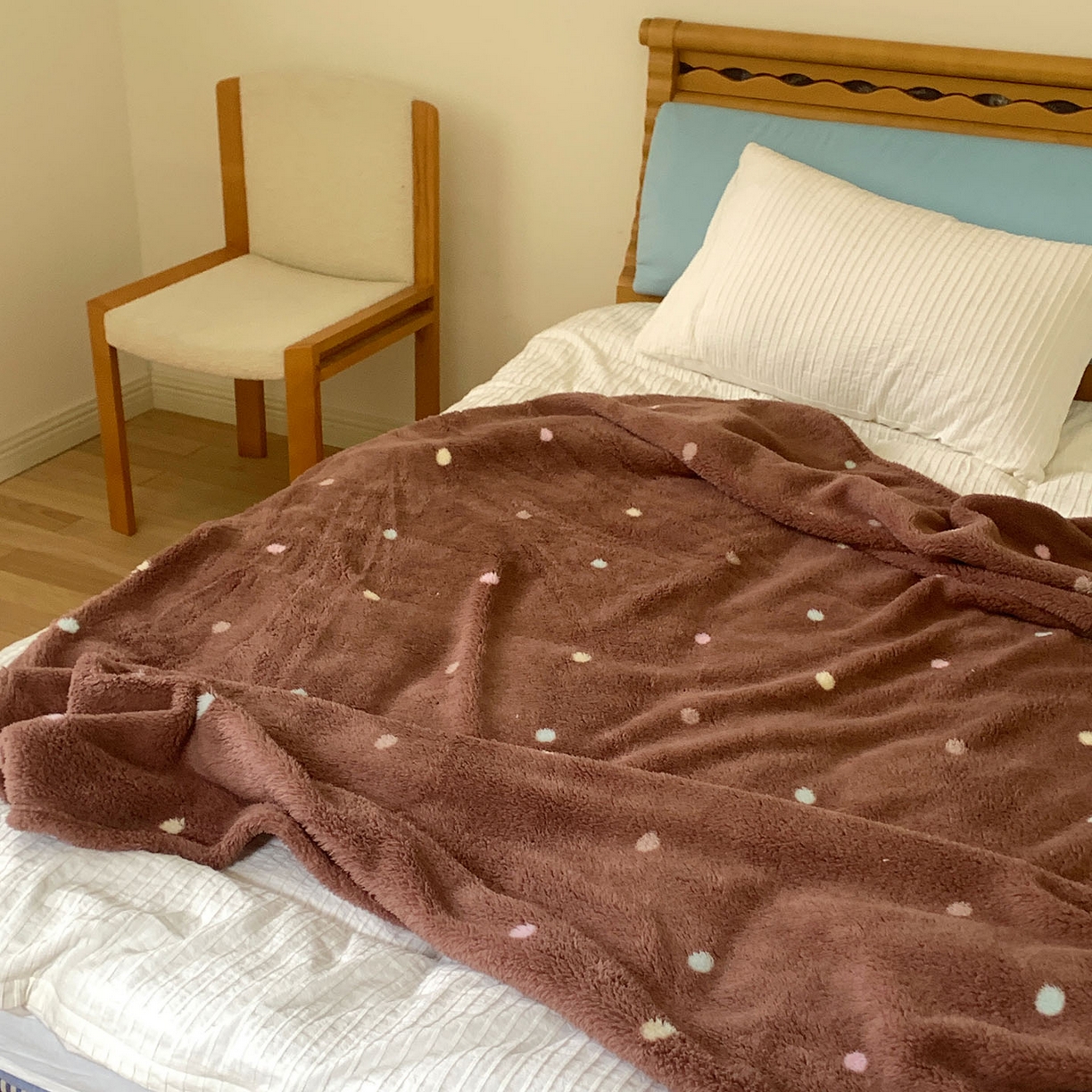 91家纺网 家纺一手货源 找家纺 桃喜 2025新款亲肤舒适摇粒绒毛毯 香草波点