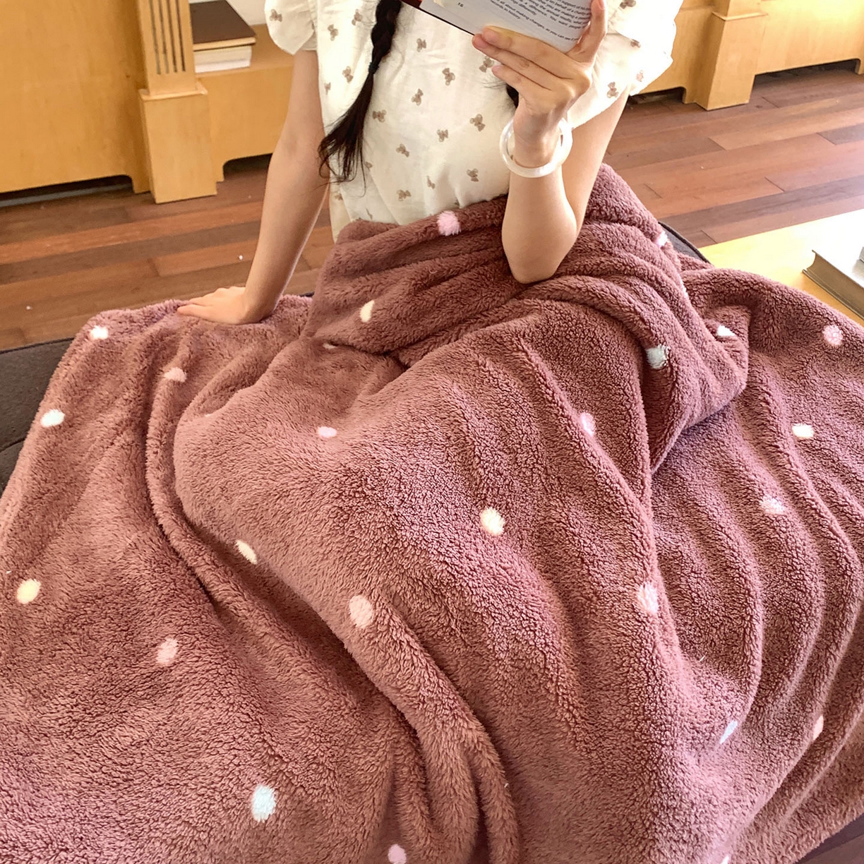 91家纺网 家纺一手货源 找家纺 桃喜 2025新款亲肤舒适摇粒绒毛毯 香草波点