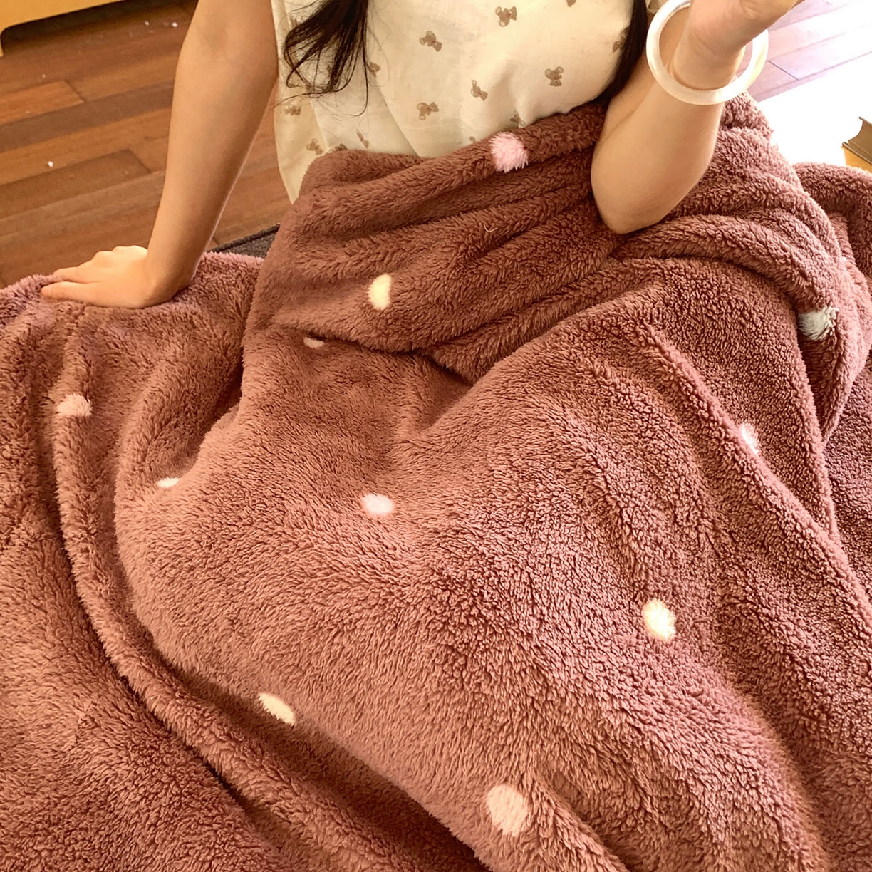 91家纺网 家纺一手货源 找家纺 桃喜 2025新款亲肤舒适摇粒绒毛毯 香草波点