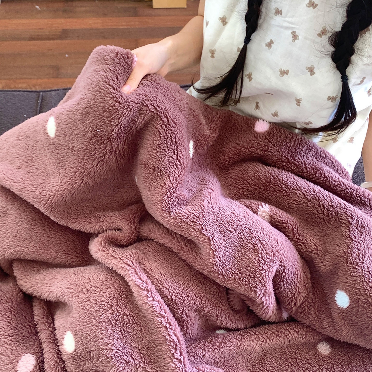 91家纺网 家纺一手货源 找家纺 桃喜 2025新款亲肤舒适摇粒绒毛毯 香草波点