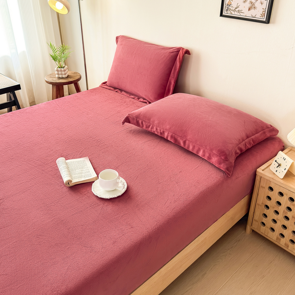 91家纺网 家纺一手货源 找家纺 好阁家纺 支持定制2025新款200G牛奶绒纯色床笠 豆沙