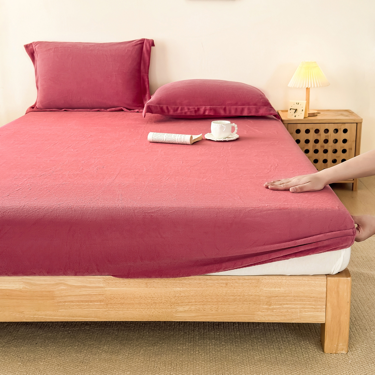 91家纺网 家纺一手货源 找家纺 好阁家纺 支持定制2025新款200G牛奶绒纯色床笠 豆沙