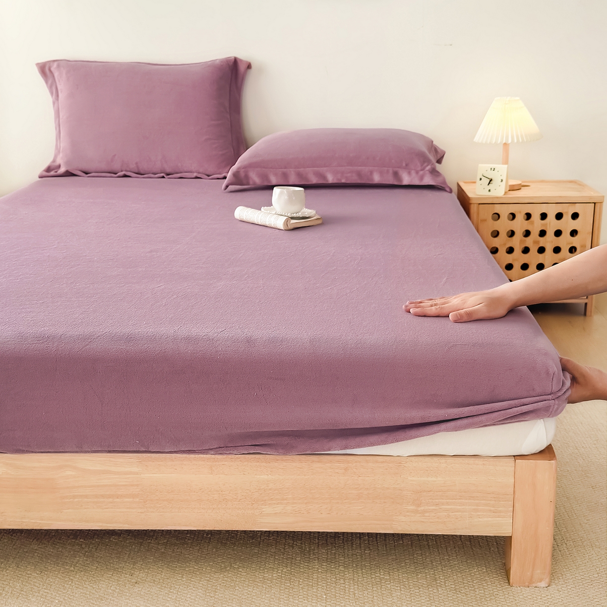 91家纺网 家纺一手货源 找家纺 好阁家纺 支持定制2025新款200G牛奶绒纯色床笠 粉紫