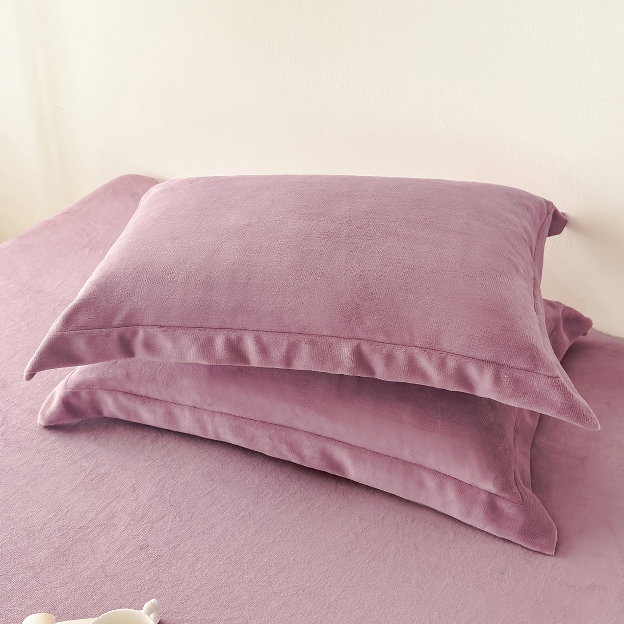 91家纺网 家纺一手货源 找家纺 好阁家纺 支持定制2025新款200G牛奶绒纯色床笠 粉紫