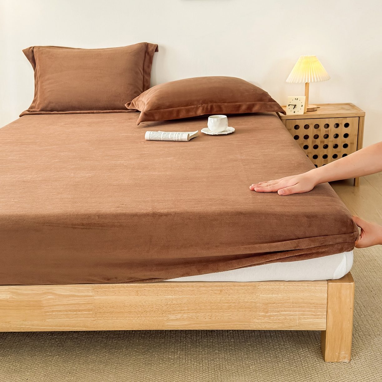 好阁家纺 支持定制2025新款200G牛奶绒纯色床笠 焦糖