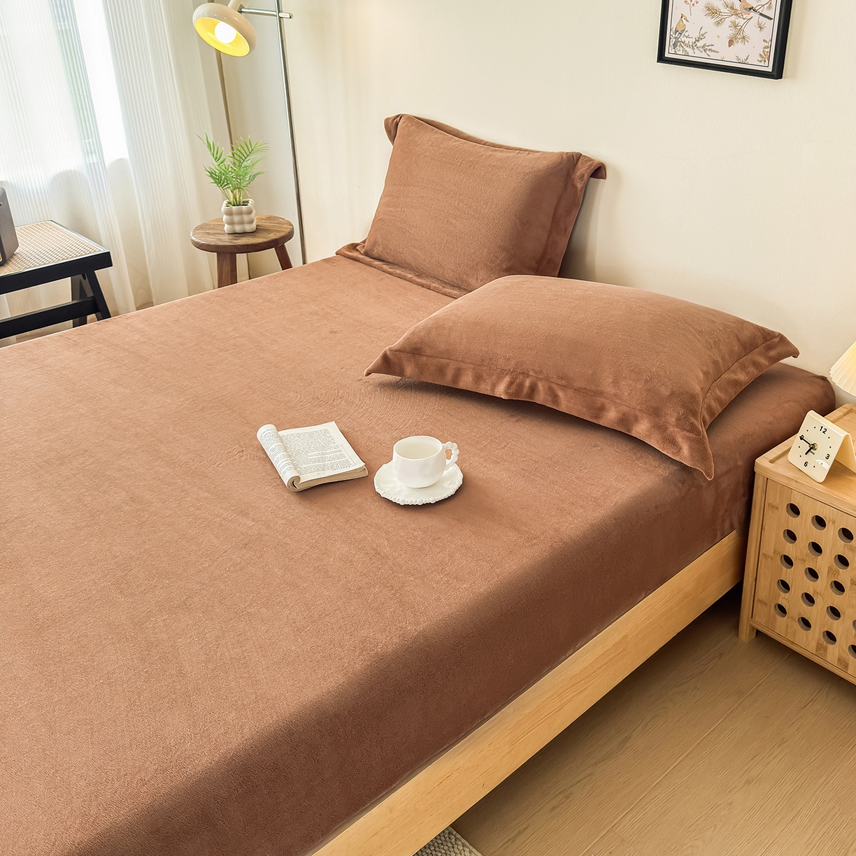 91家纺网 家纺一手货源 找家纺 好阁家纺 支持定制2025新款200G牛奶绒纯色床笠 焦糖