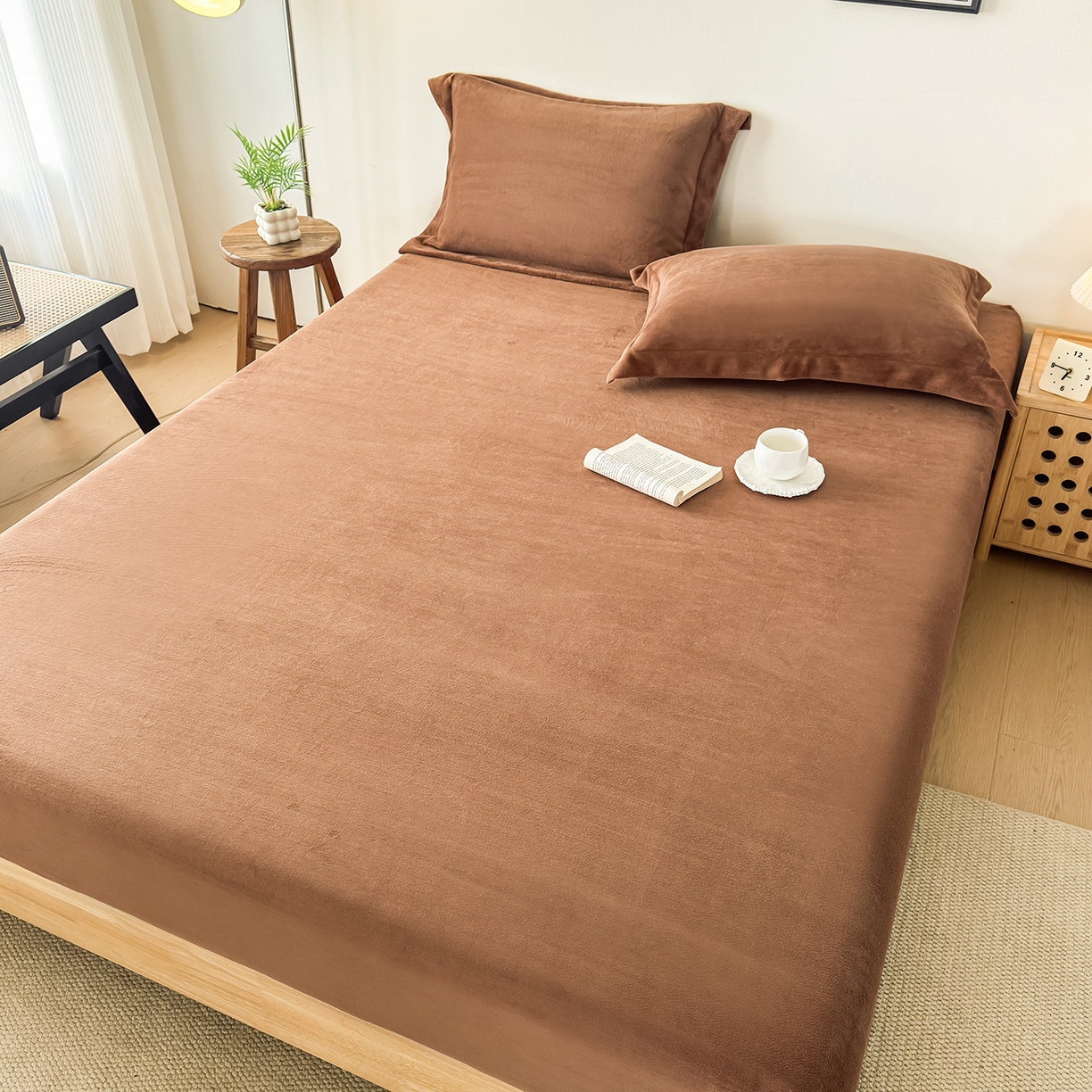 91家纺网 家纺一手货源 找家纺 好阁家纺 支持定制2025新款200G牛奶绒纯色床笠 焦糖