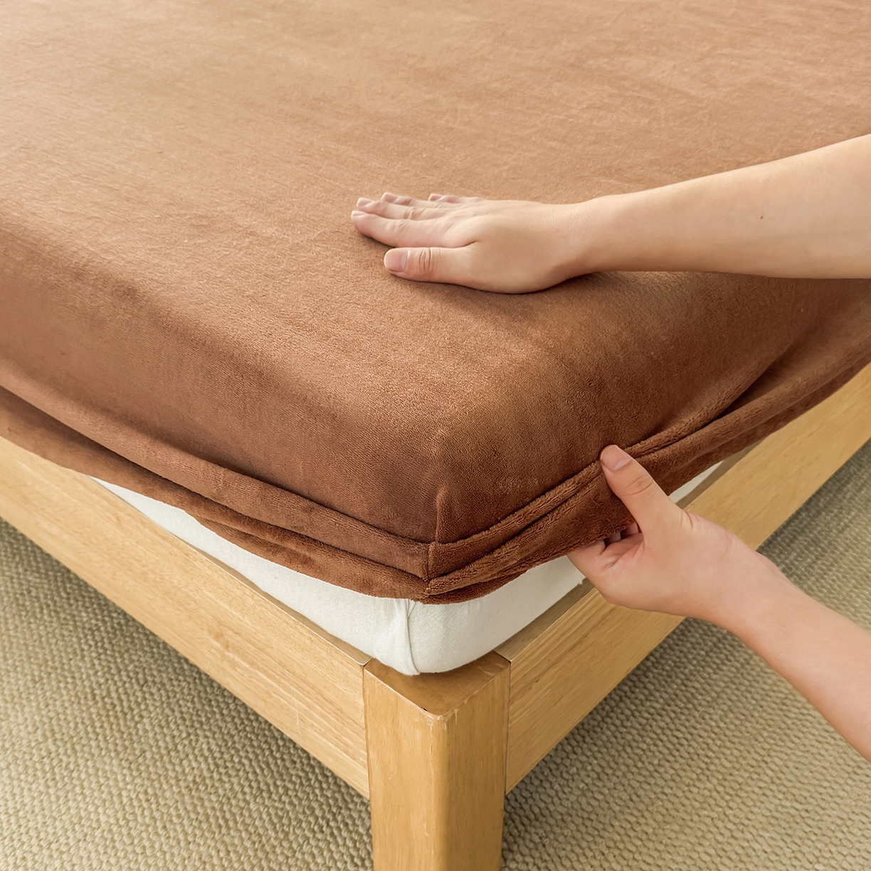 91家纺网 家纺一手货源 找家纺 好阁家纺 支持定制2025新款200G牛奶绒纯色床笠 焦糖