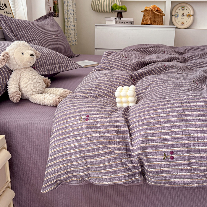 91家纺网 家纺一手货源 找家纺 一比一 2025新款古法水洗棉小布袋高克重云柔棉四件套 紫樱桃