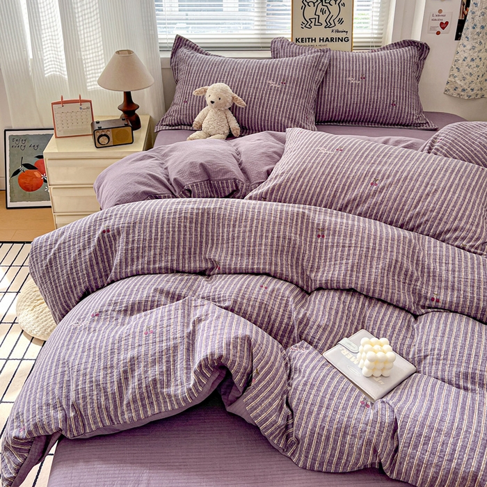 91家纺网 家纺一手货源 找家纺 一比一 2025新款古法水洗棉小布袋高克重云柔棉四件套 紫樱桃