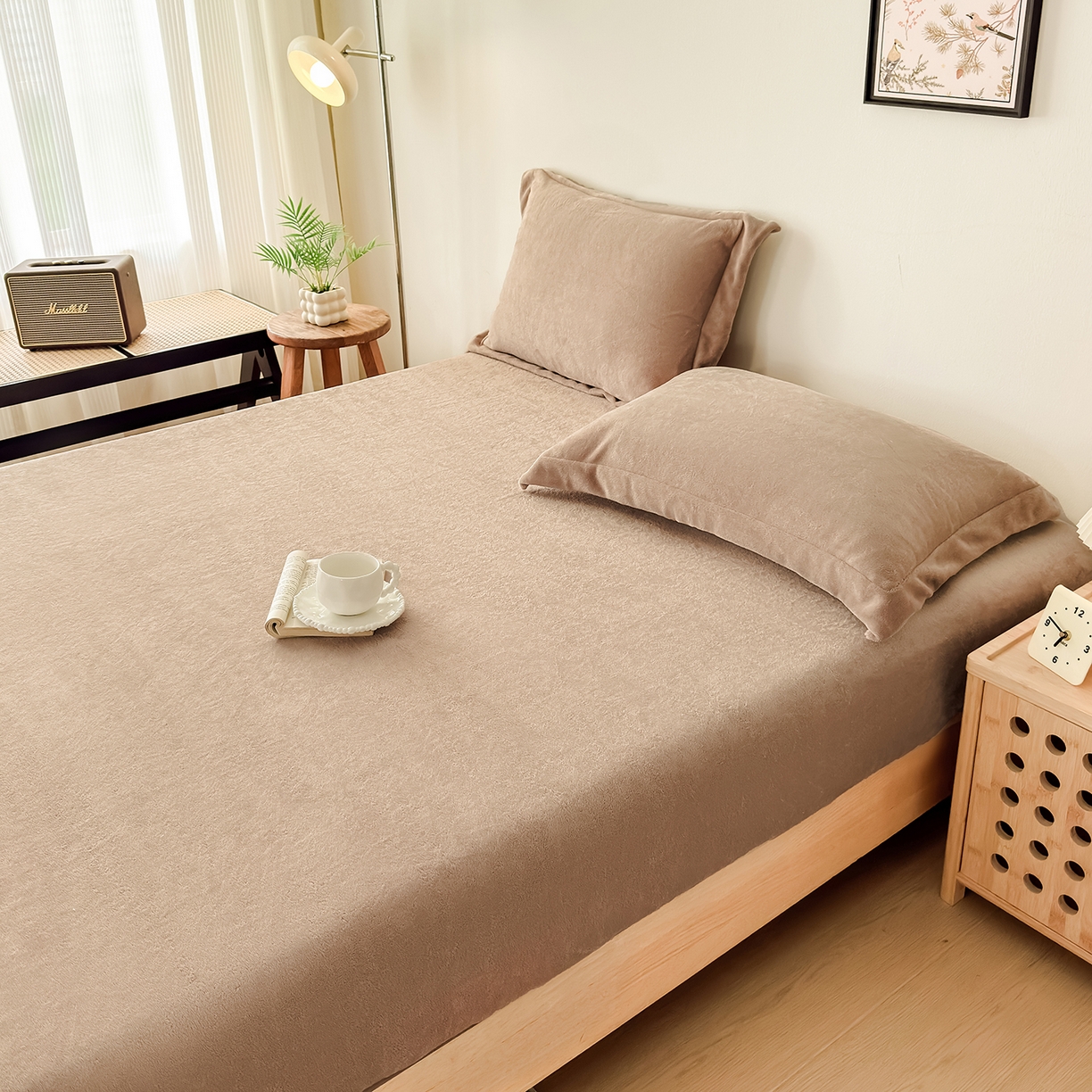 91家纺网 家纺一手货源 找家纺 好阁家纺 支持定制2025新款200G牛奶绒纯色床笠 卡其