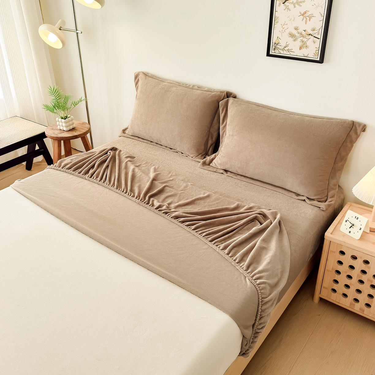 91家纺网 家纺一手货源 找家纺 好阁家纺 支持定制2025新款200G牛奶绒纯色床笠 卡其