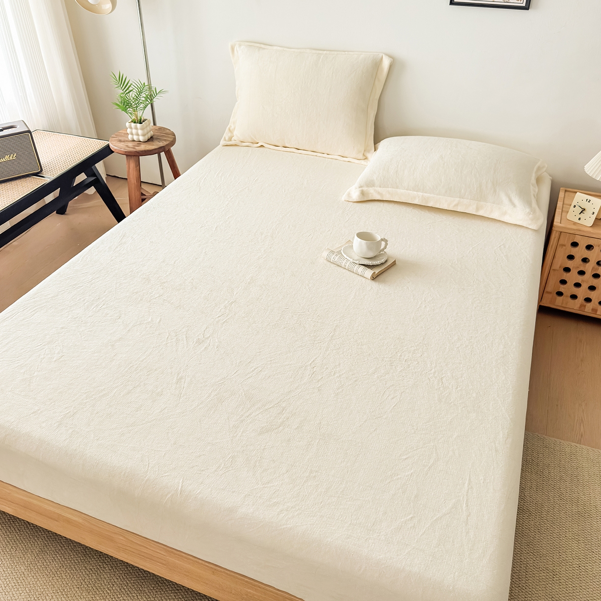 91家纺网 家纺一手货源 找家纺 好阁家纺 支持定制2025新款200G牛奶绒纯色床笠 奶芋白