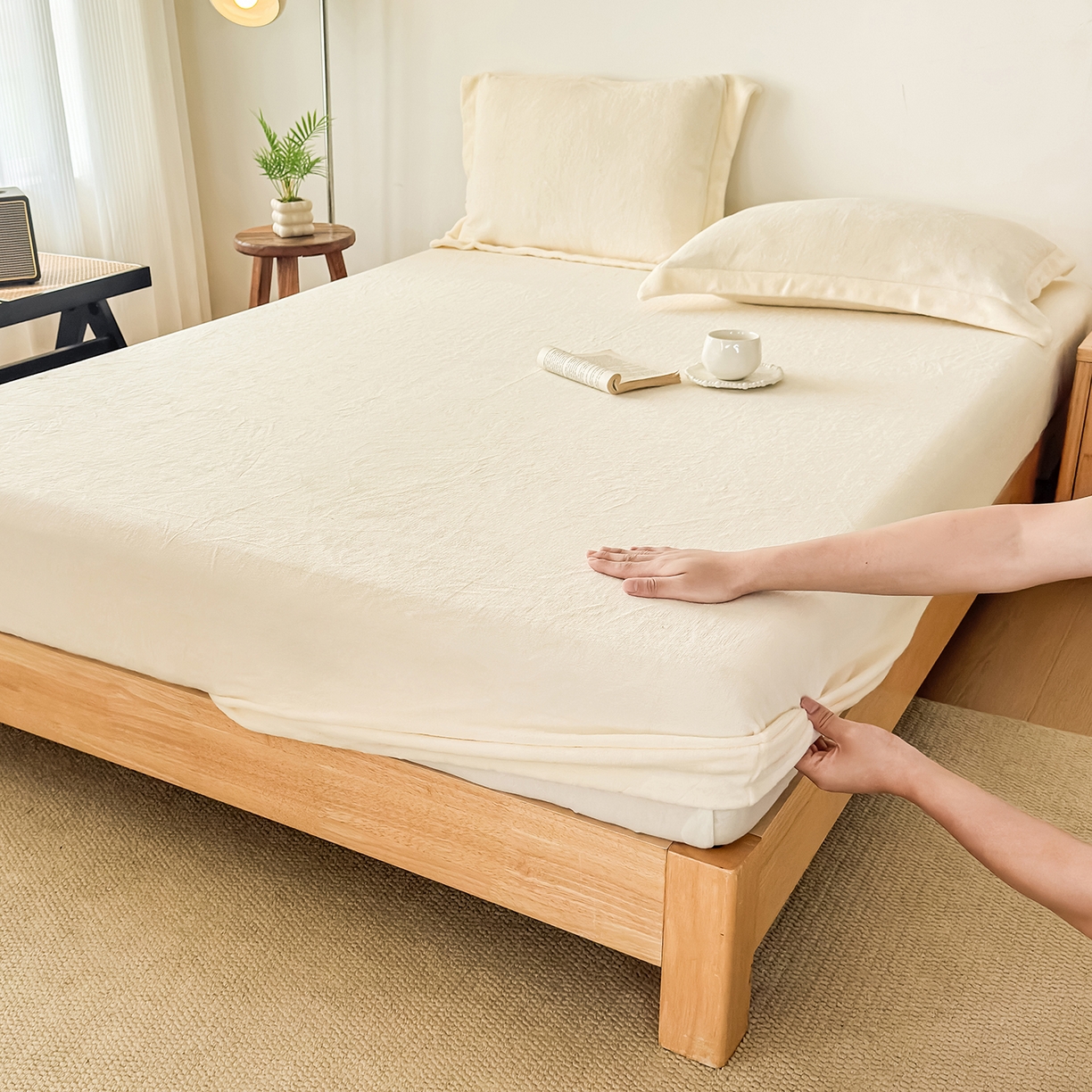 91家纺网 家纺一手货源 找家纺 好阁家纺 支持定制2025新款200G牛奶绒纯色床笠 奶芋白