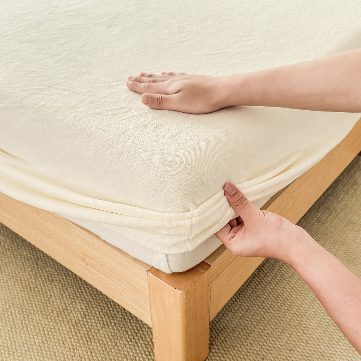 91家纺网 家纺一手货源 找家纺 好阁家纺 支持定制2025新款200G牛奶绒纯色床笠 奶芋白