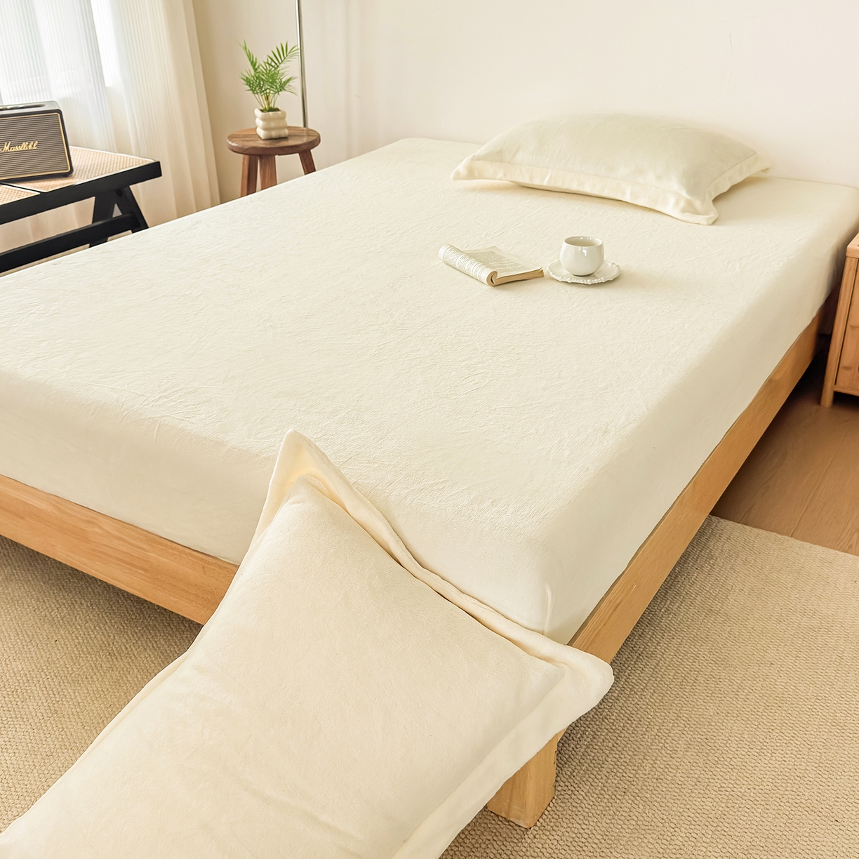 91家纺网 家纺一手货源 找家纺 好阁家纺 支持定制2025新款200G牛奶绒纯色床笠 奶芋白