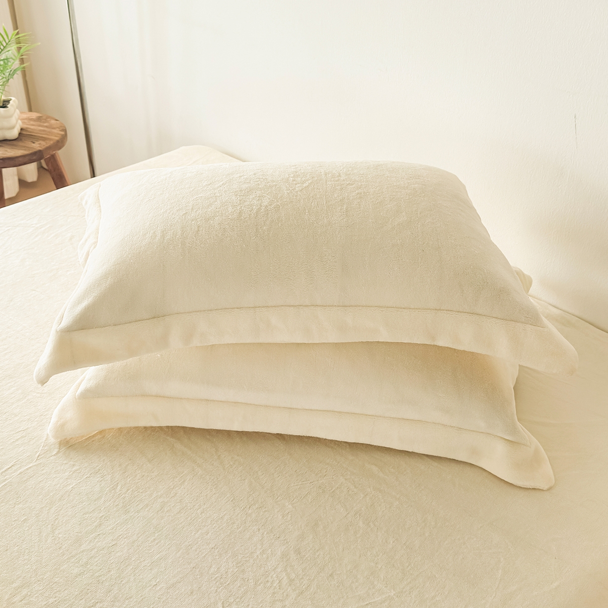 91家纺网 家纺一手货源 找家纺 好阁家纺 支持定制2025新款200G牛奶绒纯色床笠 奶芋白