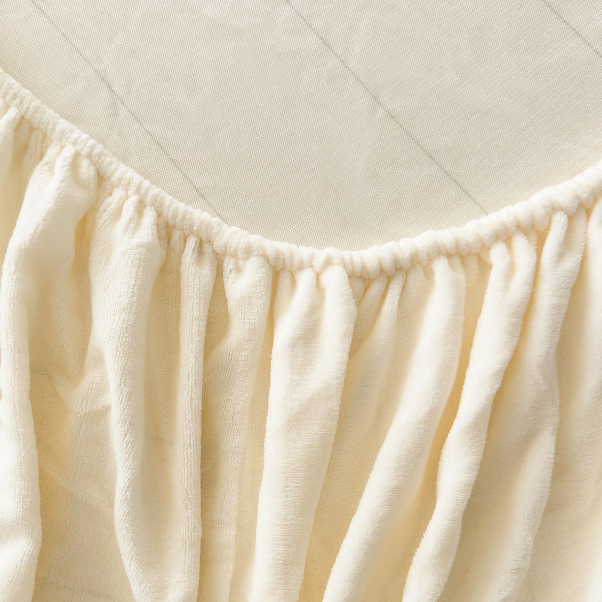 91家纺网 家纺一手货源 找家纺 好阁家纺 支持定制2025新款200G牛奶绒纯色床笠 奶芋白