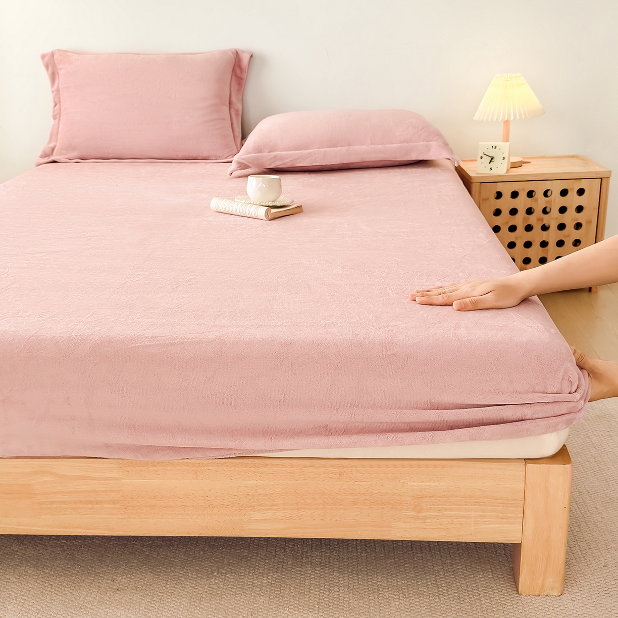 91家纺网 家纺一手货源 找家纺 好阁家纺 支持定制2025新款200G牛奶绒纯色床笠 湘妃粉