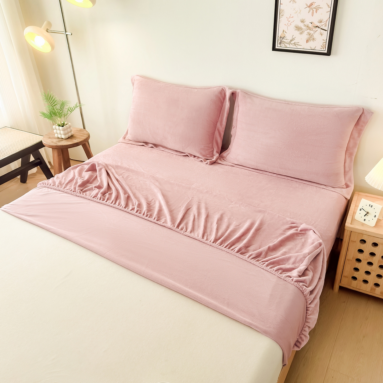 91家纺网 家纺一手货源 找家纺 好阁家纺 支持定制2025新款200G牛奶绒纯色床笠 湘妃粉