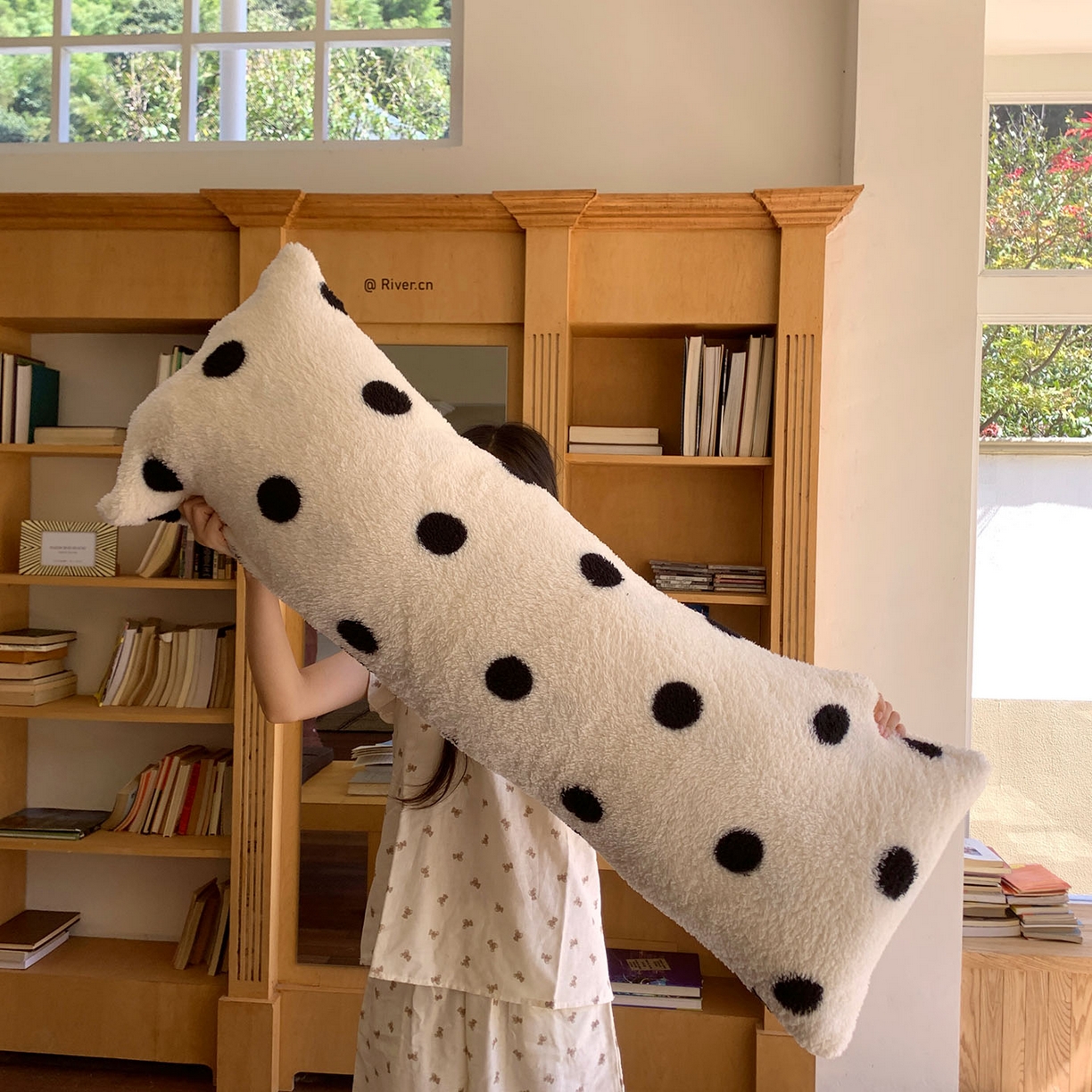 91家纺网 家纺一手货源 找家纺 （总）桃喜 2025新款舒适亲肤摇粒绒长抱枕