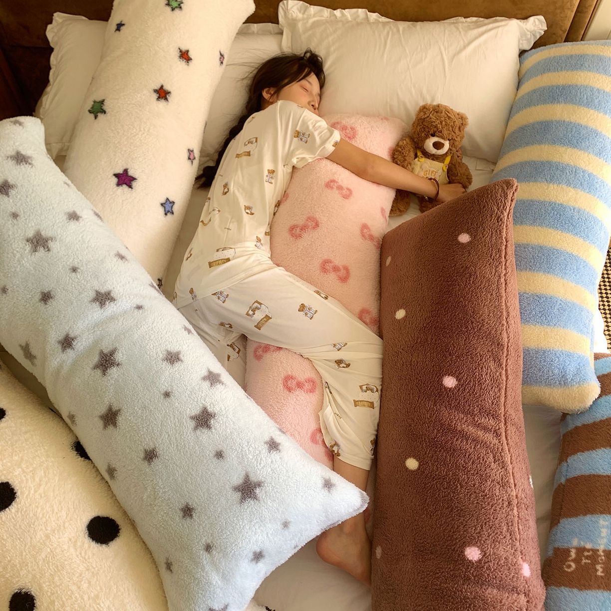 91家纺网 家纺一手货源 找家纺 （总）桃喜 2025新款舒适亲肤摇粒绒长抱枕