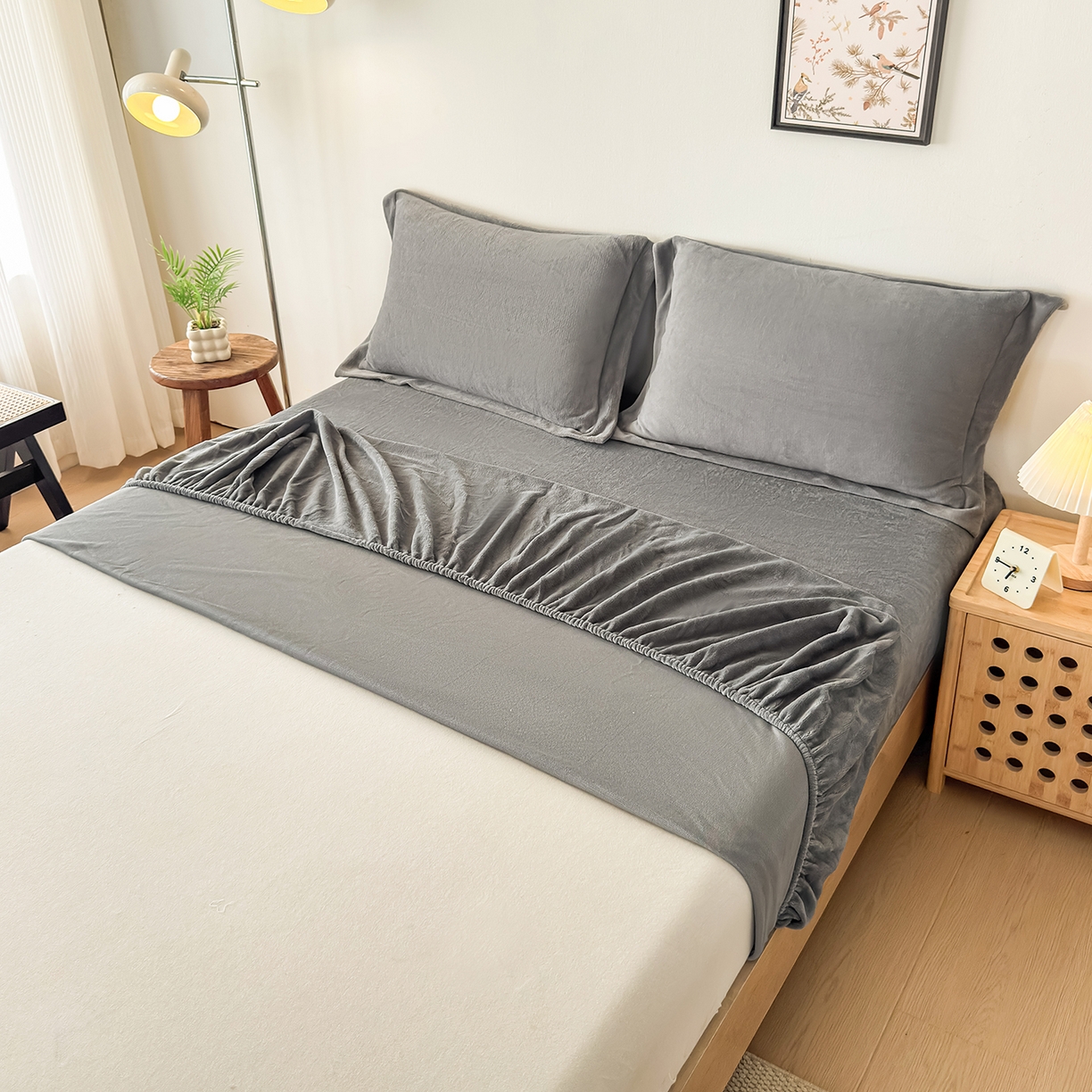 91家纺网 家纺一手货源 找家纺 好阁家纺 支持定制2025新款200G牛奶绒纯色床笠 星空灰