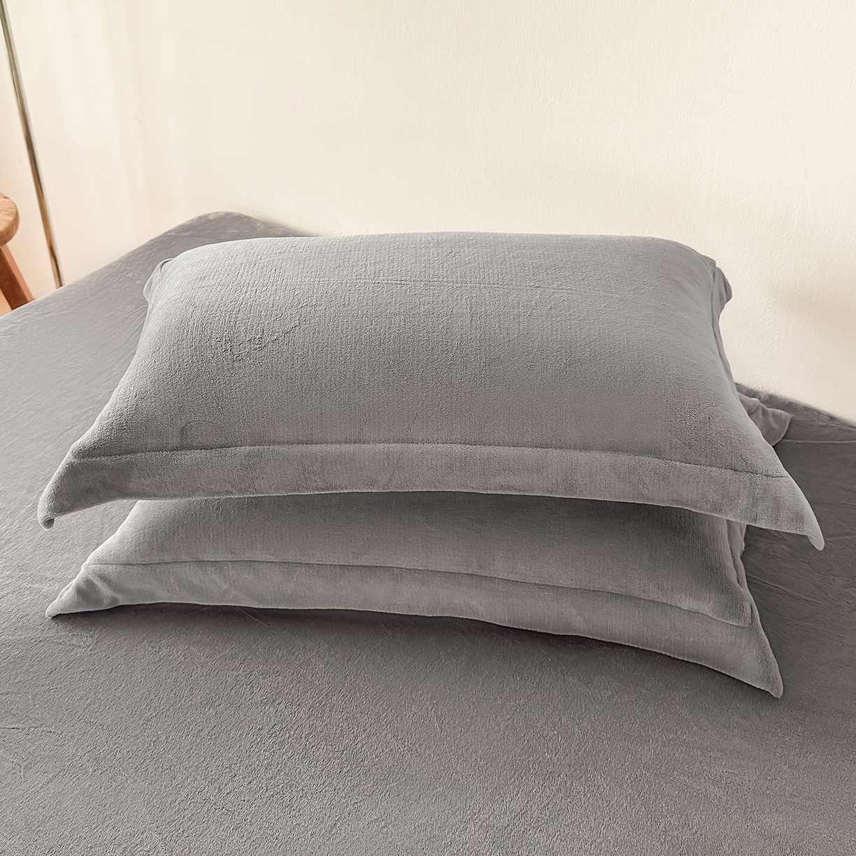 91家纺网 家纺一手货源 找家纺 好阁家纺 支持定制2025新款200G牛奶绒纯色床笠 星空灰