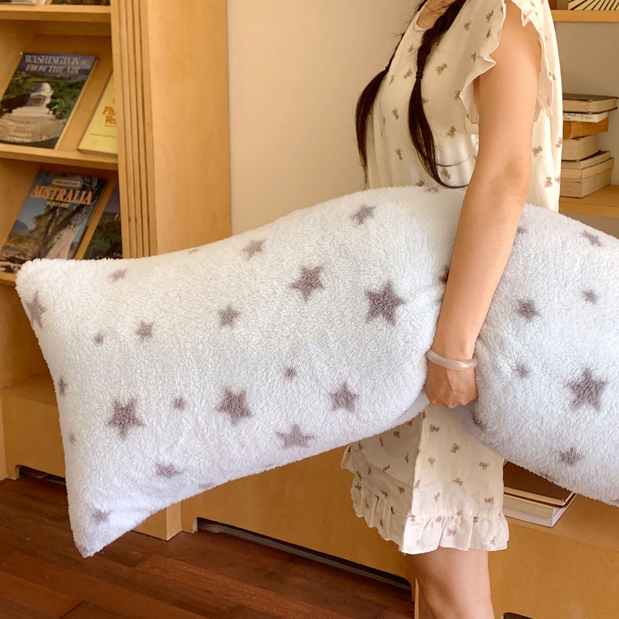 91家纺网 家纺一手货源 找家纺 桃喜 2025新款舒适亲肤摇粒绒长抱枕 海盐星星