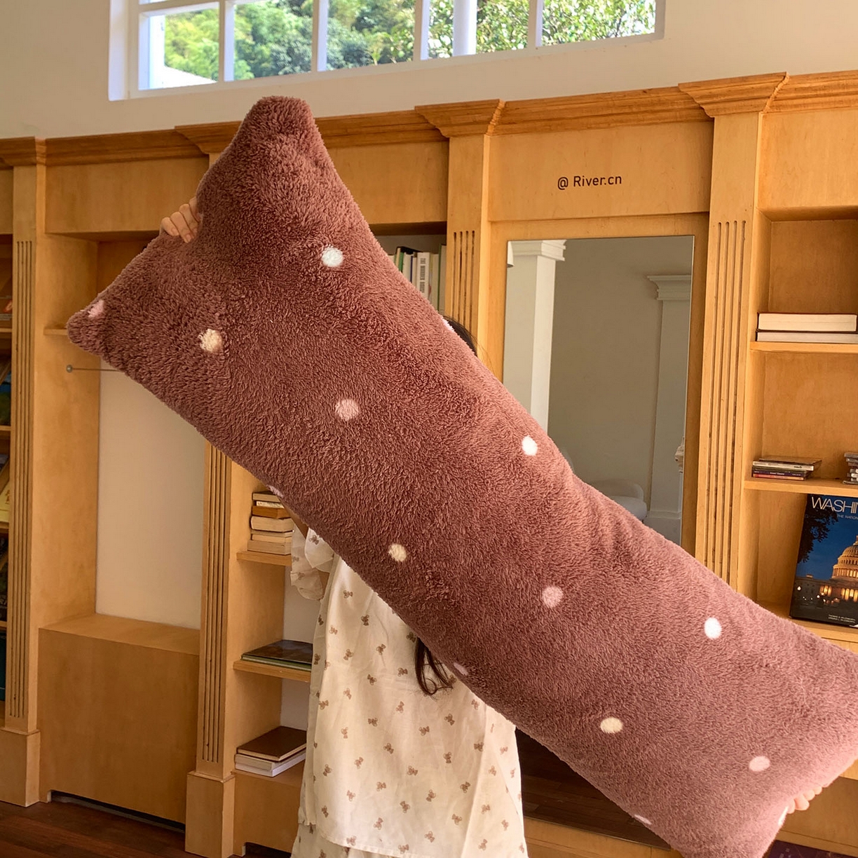 91家纺网 家纺一手货源 找家纺 桃喜 2025新款舒适亲肤摇粒绒长抱枕 香草波点