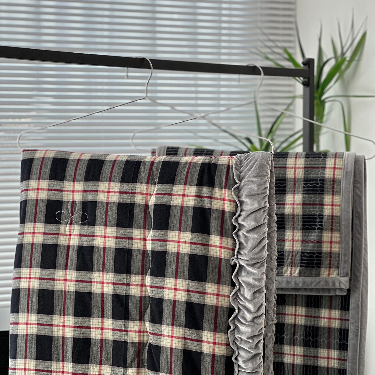 91家纺网 家纺一手货源 找家纺 （总）佰织鑫家居 2025新款全棉纯棉色织水洗棉加绒床盖豆豆被四件套