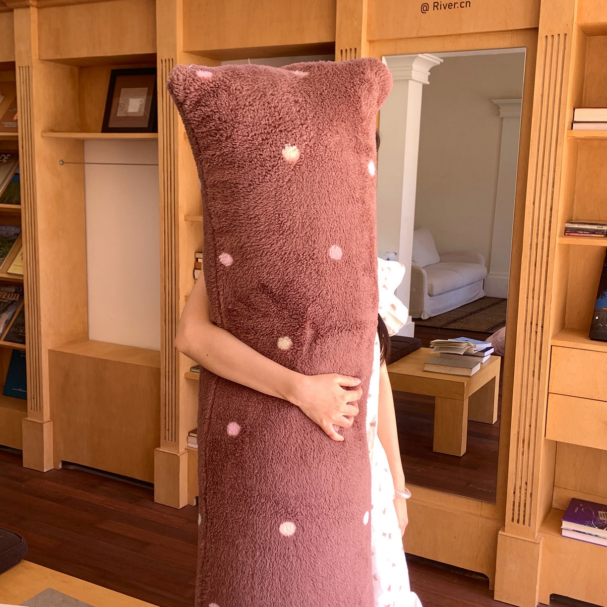 91家纺网 家纺一手货源 找家纺 桃喜 2025新款舒适亲肤摇粒绒长抱枕 香草波点