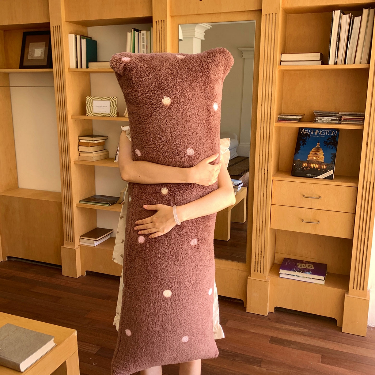 91家纺网 家纺一手货源 找家纺 桃喜 2025新款舒适亲肤摇粒绒长抱枕 香草波点