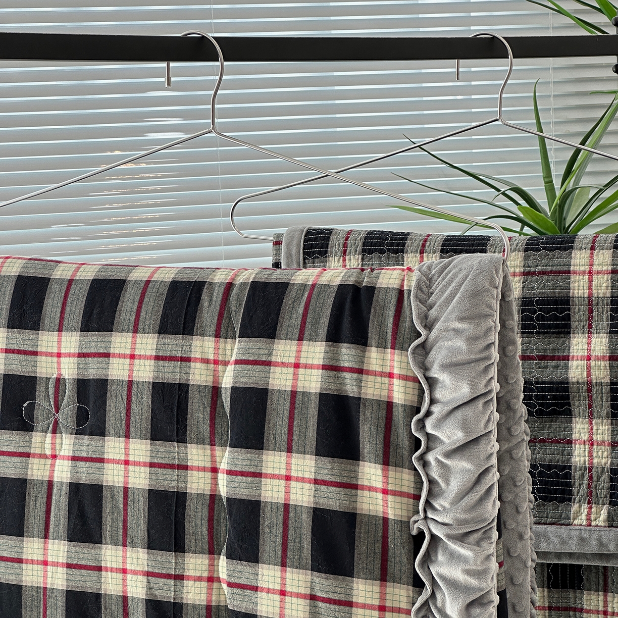 91家纺网 家纺一手货源 找家纺 （总）佰织鑫家居 2025新款全棉纯棉色织水洗棉加绒床盖豆豆被四件套