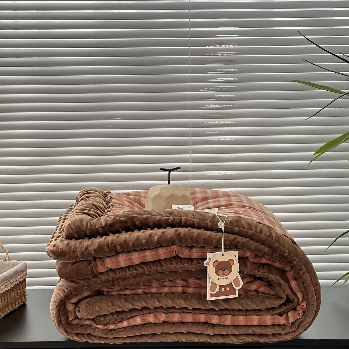 91家纺网 家纺一手货源 找家纺 佰织鑫家居 2025新款全棉纯棉色织水洗棉加绒床盖豆豆被四件套 云曲粉咖