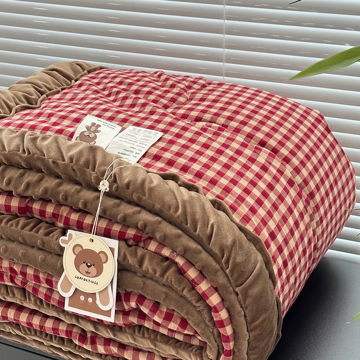 91家纺网 家纺一手货源 找家纺 佰织鑫家居 2025新款全棉纯棉色织水洗棉加绒床盖豆豆被四件套 小红格