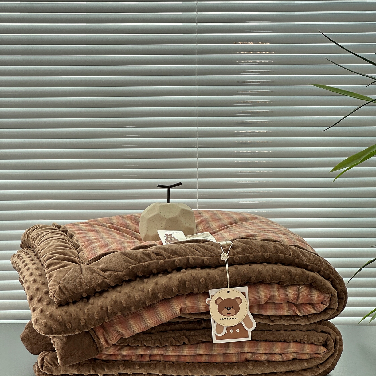 91家纺网 家纺一手货源 找家纺 佰织鑫家居 2025新款全棉纯棉色织水洗棉加绒床盖豆豆被四件套 云曲粉咖