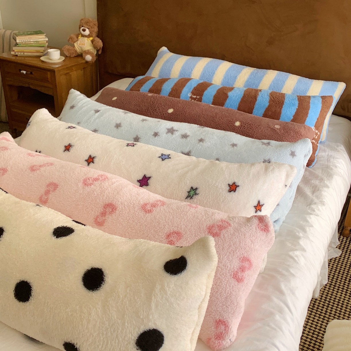 91家纺网 家纺一手货源 找家纺 桃喜 2025新款舒适亲肤摇粒绒长抱枕 组合图