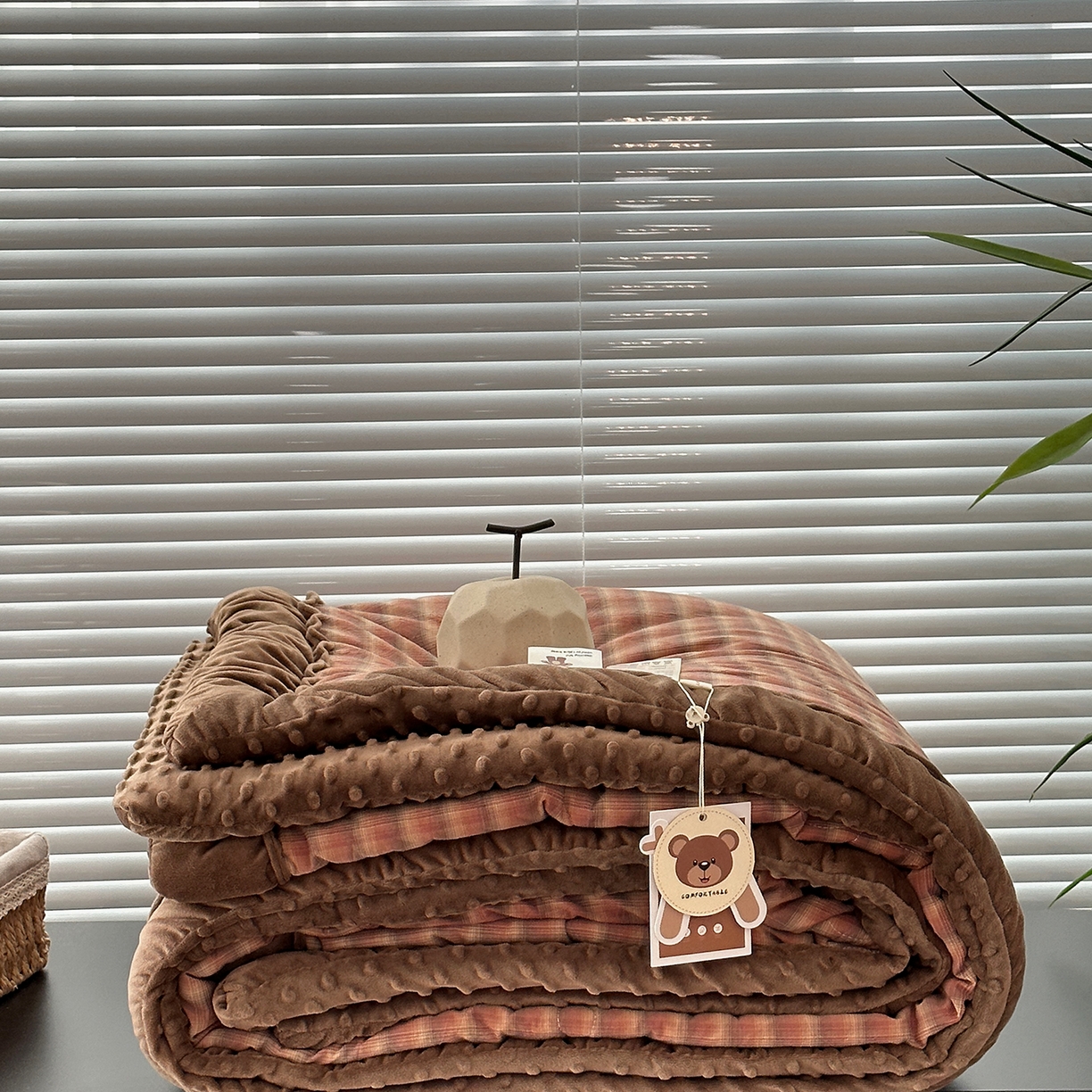 91家纺网 家纺一手货源 找家纺 佰织鑫家居 2025新款全棉纯棉色织水洗棉加绒床盖豆豆被四件套 云曲粉咖