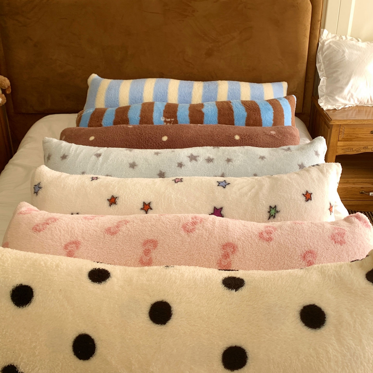 91家纺网 家纺一手货源 找家纺 桃喜 2025新款舒适亲肤摇粒绒长抱枕 组合图