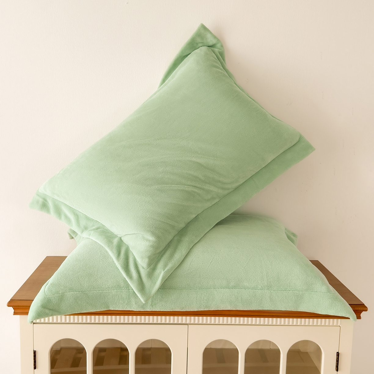 91家纺网 家纺一手货源 找家纺 （总）好阁家纺 2025新款200克牛奶绒纯色枕套