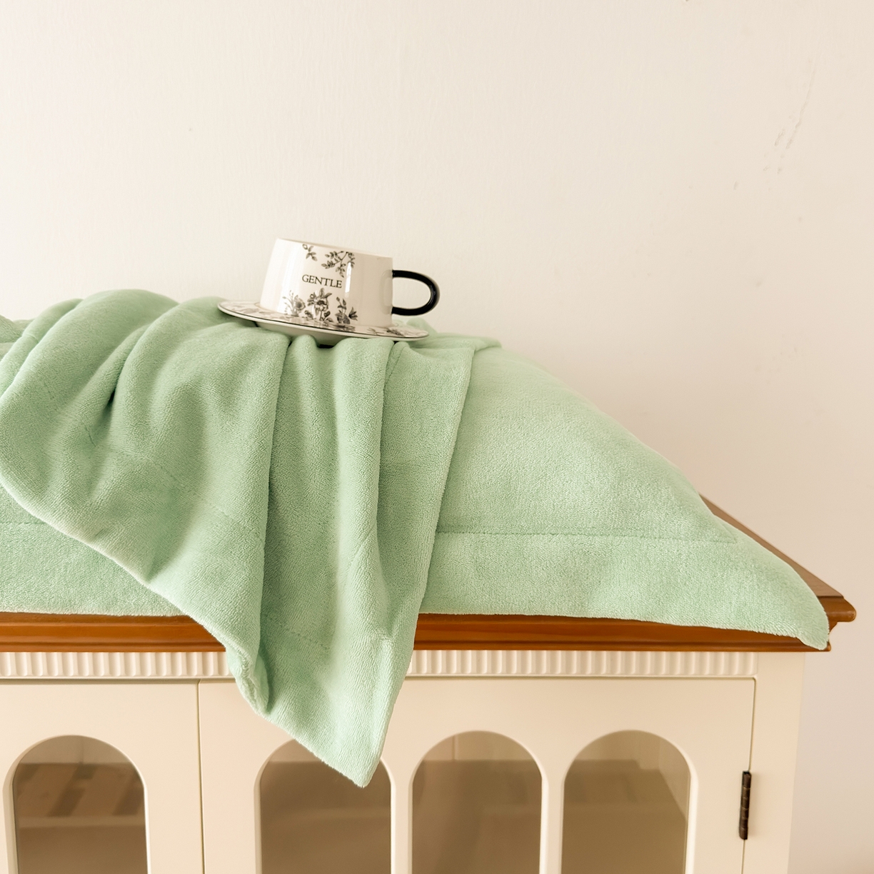 91家纺网 家纺一手货源 找家纺 （总）好阁家纺 2025新款200克牛奶绒纯色枕套