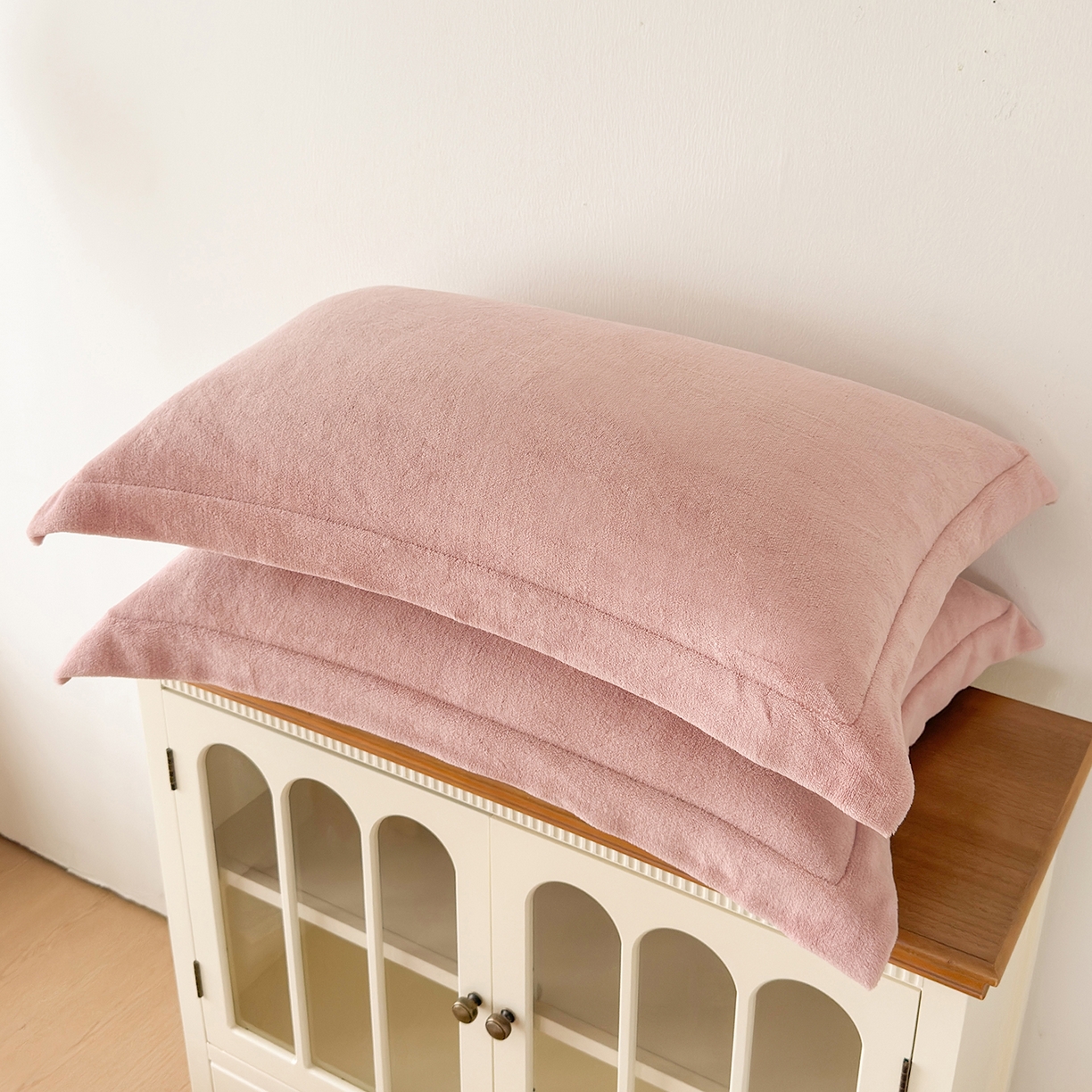 91家纺网 家纺一手货源 找家纺 （总）好阁家纺 2025新款200克牛奶绒纯色枕套