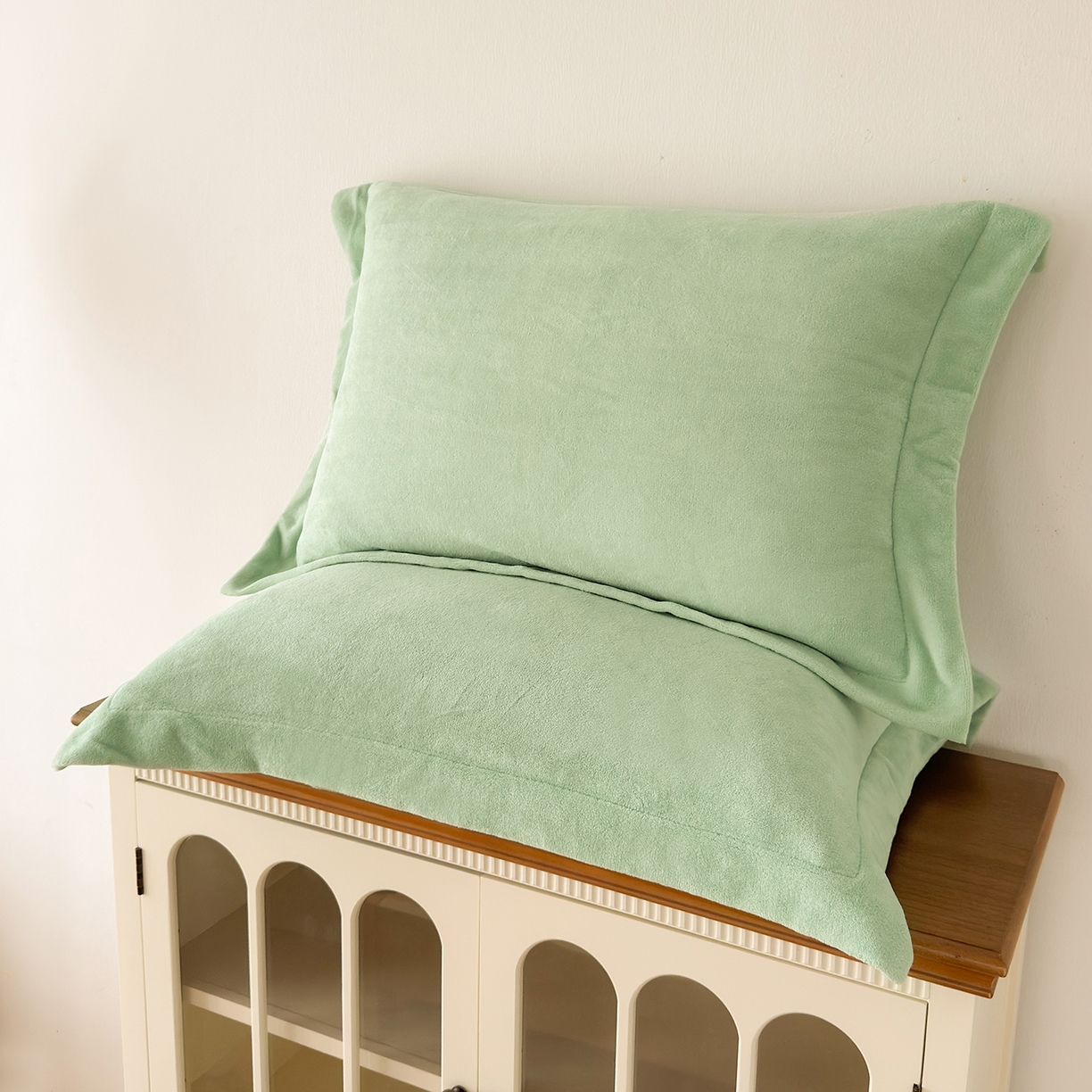 91家纺网 家纺一手货源 找家纺 好阁家纺 2025新款200克牛奶绒纯色枕套 艾绿