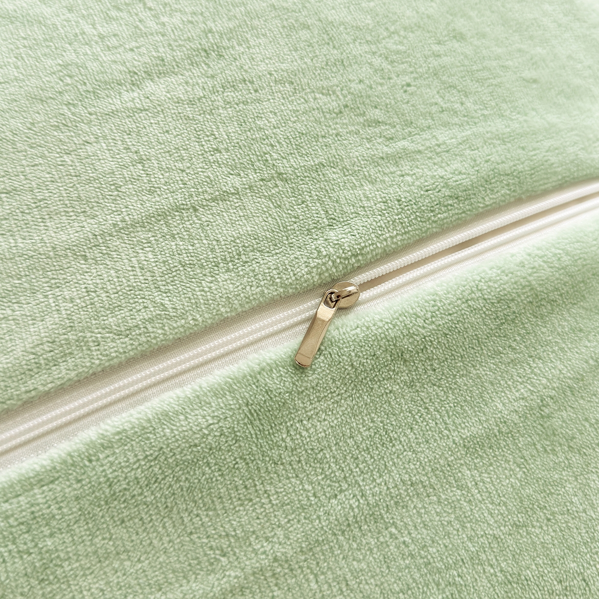 91家纺网 家纺一手货源 找家纺 好阁家纺 2025新款200克牛奶绒纯色枕套 艾绿