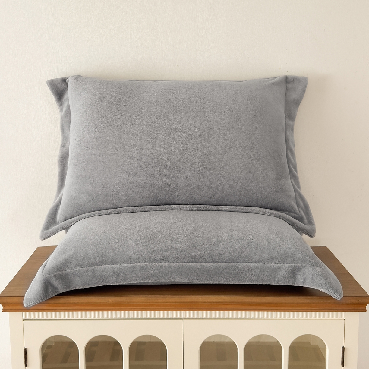 91家纺网 家纺一手货源 找家纺 好阁家纺 2025新款200克牛奶绒纯色枕套 冰川灰