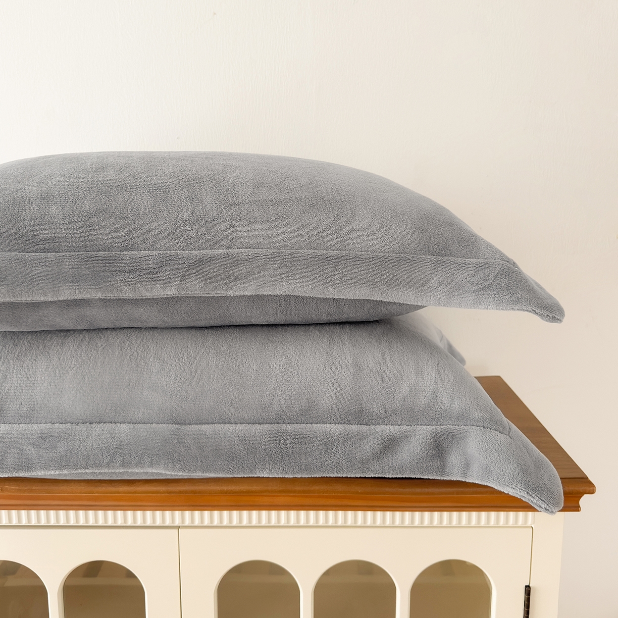 91家纺网 家纺一手货源 找家纺 好阁家纺 2025新款200克牛奶绒纯色枕套 冰川灰