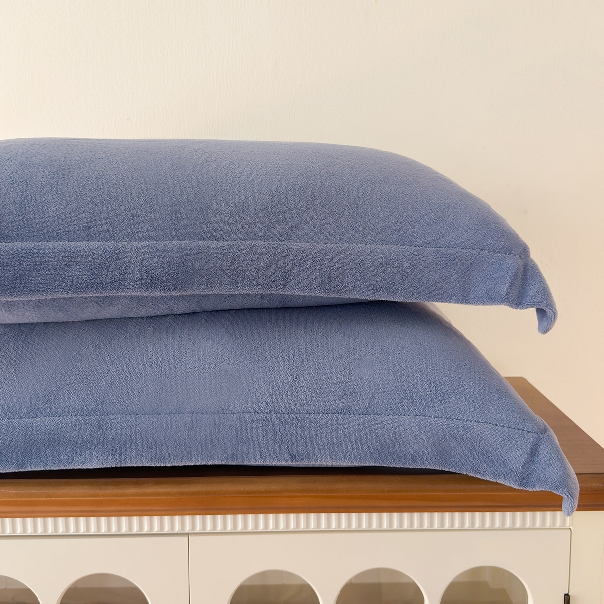 91家纺网 家纺一手货源 找家纺 好阁家纺 2025新款200克牛奶绒纯色枕套 藏蓝