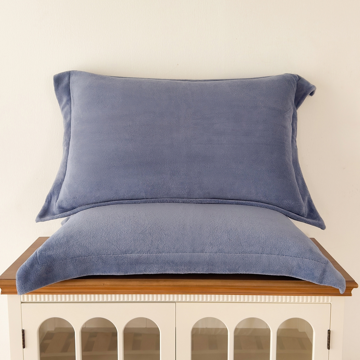 91家纺网 家纺一手货源 找家纺 好阁家纺 2025新款200克牛奶绒纯色枕套 藏蓝